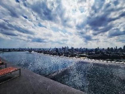 Net red infinity pool top apartment high-rise - image 18