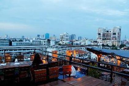 Best Ekamai Sukhumvit New 1 Bedroom  Living Area - image 13