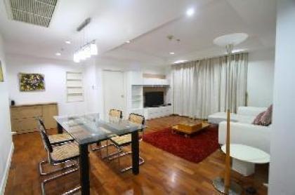 2BR BTS Promphong Sukhumvit 24 - image 2