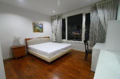 2BR BTS Promphong Sukhumvit 24 - image 6