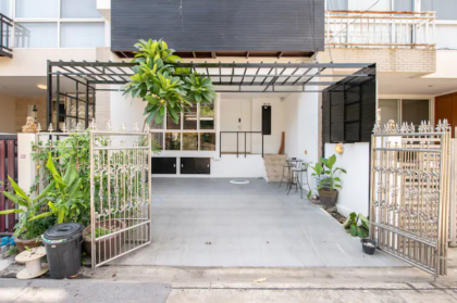 The 420 House- up to 10 guests in central Bangkok. - image 10