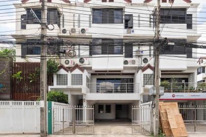 Senior red villa in central Bangkok - image 5