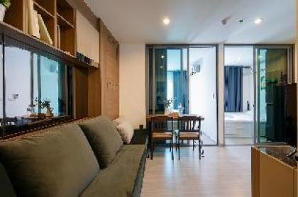 Aspire Sathorn Condo - image 3