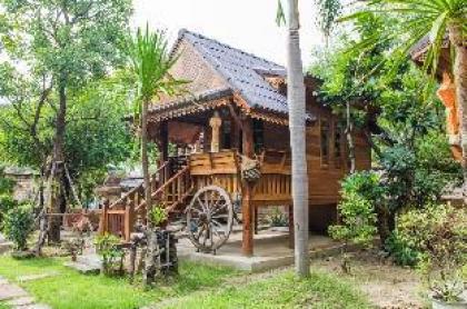 Thai Woodhouse - Peacock Room - image 19