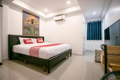 OYO 568 Art Hotel Hua Lamphong - image 18