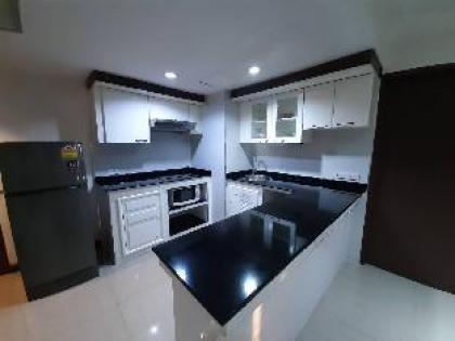 1 Bedroom Apartment Sukhumvit Soi 4 - image 3