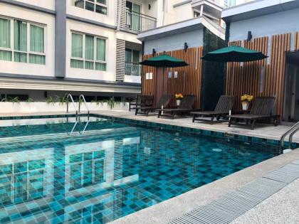 Asoke Sukhumvit Condo Luxury Room - image 6