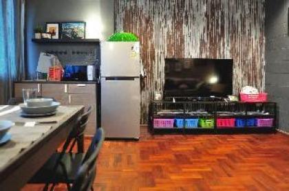 (TT2*)Tuk Tuk House 2 BR  250m from MRT Sirikit - image 3