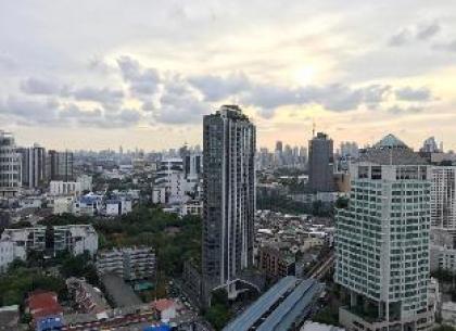 One Bd rm Apt Bangkok view 2-3 min walk to BTS - image 2