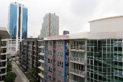 Entire house - 8th Floor 2brs Penthouse 700m Walk To Ekkamai Bts - image 1