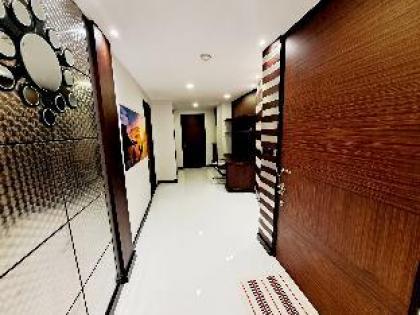 Entire house - 8th Floor 2brs Penthouse 700m Walk To Ekkamai Bts - image 7