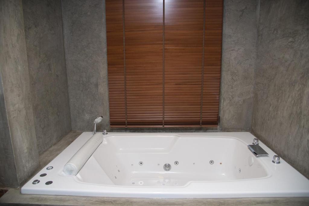 V20 Boutique Jacuzzi Hotel - SHA Extra Plus - image 6