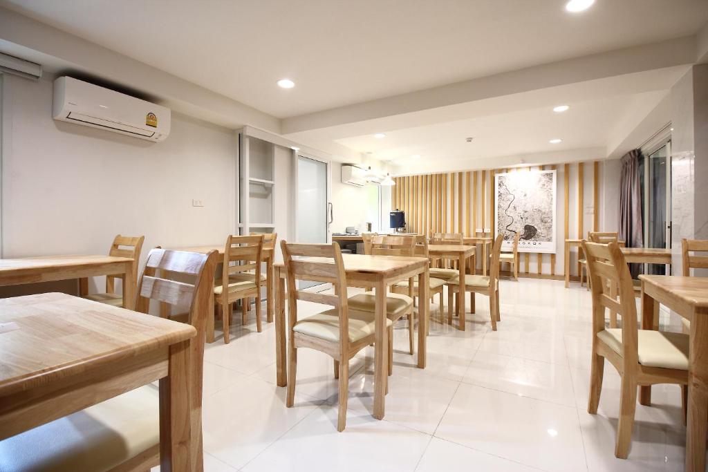 Super OYO 483 Pannee Hotel Khaosan - image 6