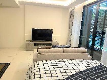 CENTRAL BANGKOK 2 beds@BTS Asok&MRT SUKHUMVIT(119) - image 6