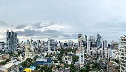 HEART OF BKK 2-BDR APARTMENT WITH ROOFTOP POOL - image 2