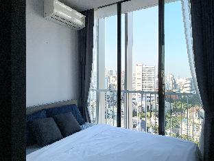 HEART OF BKK 2-BDR APARTMENT WITH ROOFTOP POOL - image 3