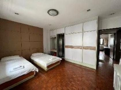 Very Close to Bamrungrad Hospital! 150SQM/2BR - image 13