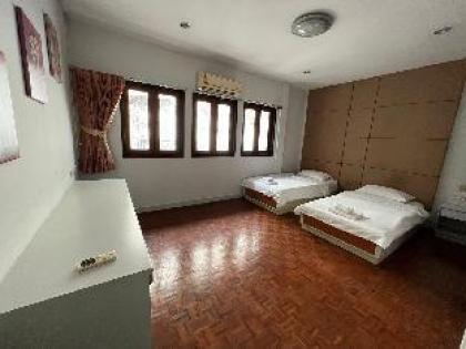 Very Close to Bamrungrad Hospital! 150SQM/2BR - image 15