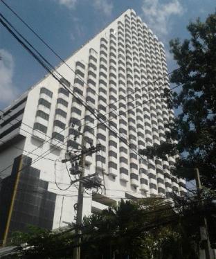 Large Bdrm condo 5 min. walk to BTS Nana FREE WiFi - main image