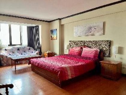 Large Bdrm condo 5 min. walk to BTS Nana FREE WiFi - image 10