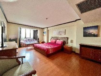 Large Bdrm condo 5 min. walk to BTS Nana FREE WiFi - image 12