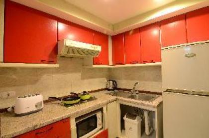 Large Bdrm condo 5 min. walk to BTS Nana FREE WiFi - image 5