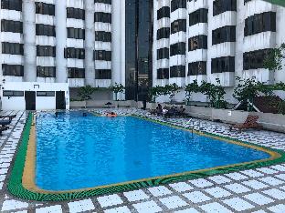 Large Bdrm condo 5 min. walk to BTS Nana FREE WiFi - image 6