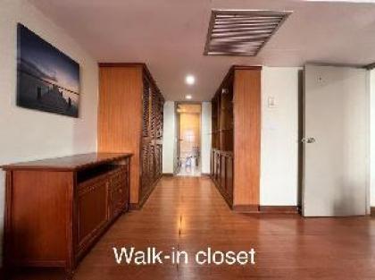 Large Bdrm condo 5 min. walk to BTS Nana FREE WiFi - image 9