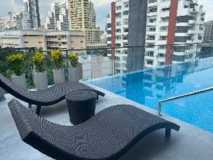 Modern 1-bedroom on Sukhumvit nearby conveniences - image 17