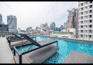 BTS NanaTourist HiLightLively Sukhumvit rdMalls - image 6