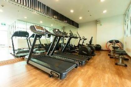 Clean Private 1BR WIfI Skywalk to BTS Bitech - image 2