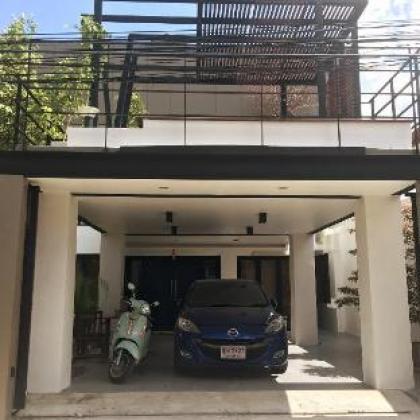 Joyful & Modern 2-Story Home. Quiet area near MRT - image 1