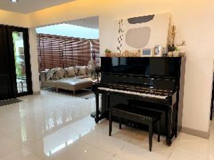 Joyful & Modern 2-Story Home. Quiet area near MRT - image 10