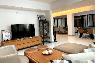 Joyful & Modern 2-Story Home. Quiet area near MRT - image 5