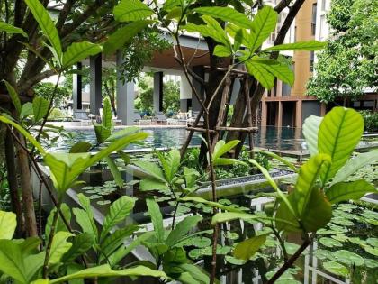 Quiet oasis in heart of Bangkok - image 13