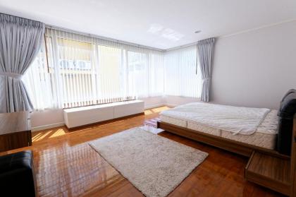 Three bedroom apartment in Ploenchit - image 11