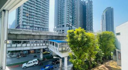 Thonglor Suites Hotel - image 10