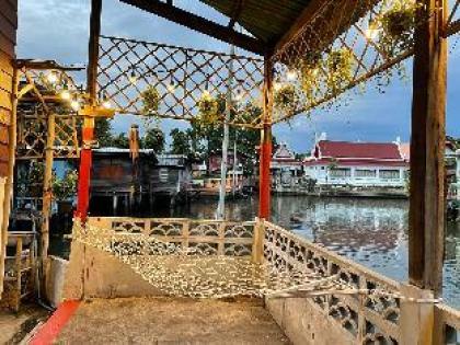 Garuda canale at Khlong Mon 22 Wat Khrut BKK - image 2