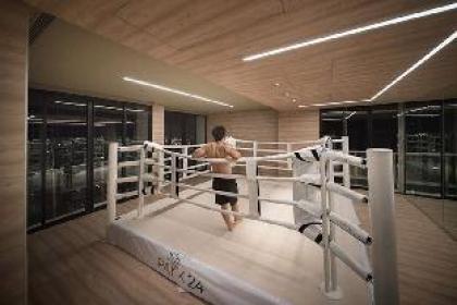 Rooftop pool gym luxury cozy mirror 1BR @BTS - image 11