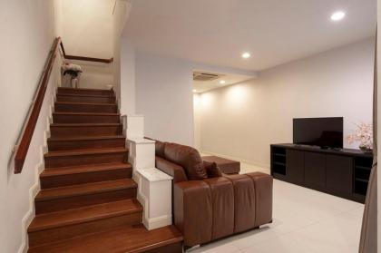 Breezy Haus in Asoke: Pool walk to BTS/MRT: Spc I - image 12