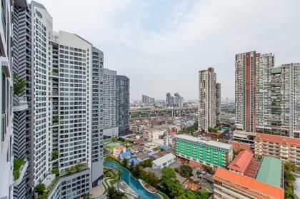 Resort style condo high floor studio pool view - image 13