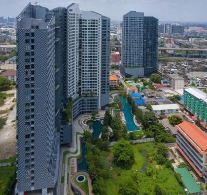 Resort style condo high floor studio pool view - image 9