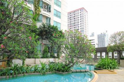 2-bedroom near BTS Phayathai and Victory Monument - image 2