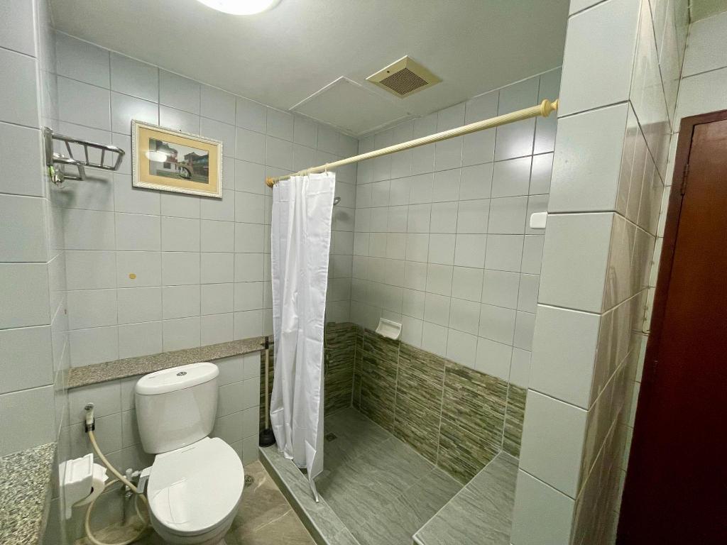 2-bedroom near BTS Phayathai and Victory Monument - image 7