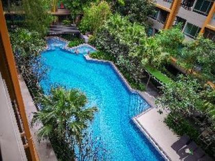 New Pool View Condo by MRT HuayKwang - image 19