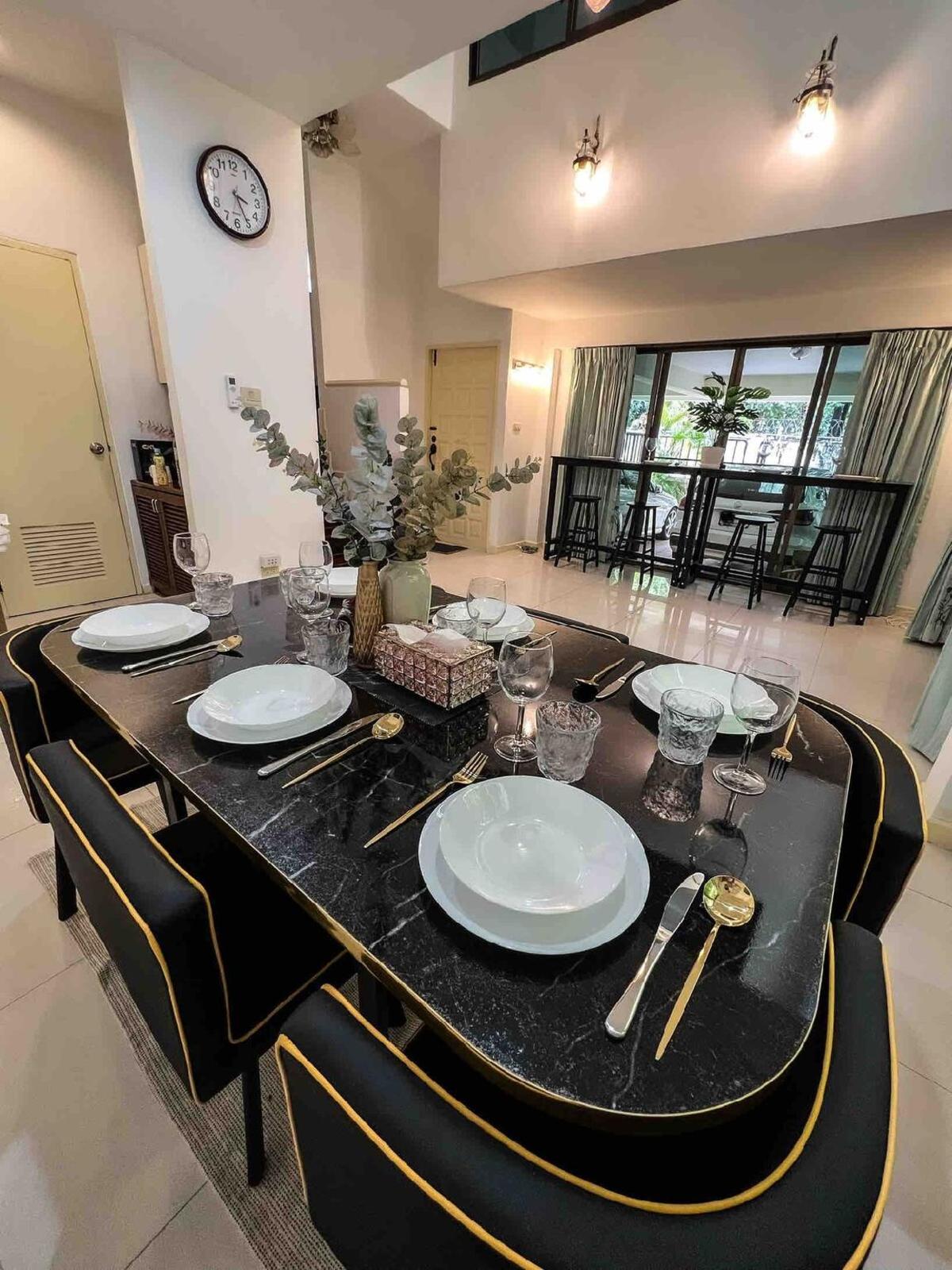 Sukhumvit 31 Sweet Home 7 beds - up to 12 guests - main image