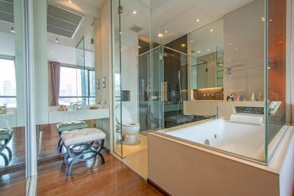 Luxury 1Bed 1Bath 300m BTS Phrom Phong Emporium - image 12