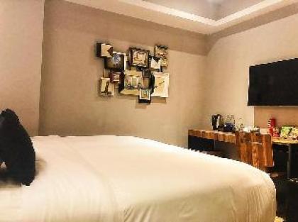 Deluxe room at sukhumvit 16 28sqm - image 2