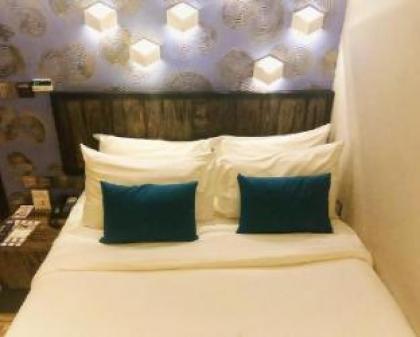 Superior room at sukhumvit 16 26sqm - image 2