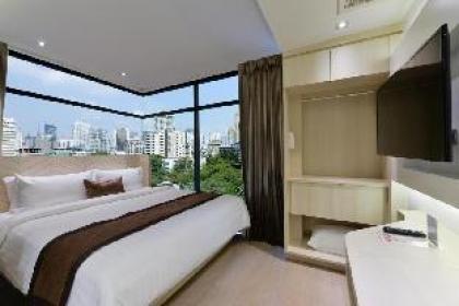 Grand Deluxe room at Sukhumvit 33 20sqm Bangkok 